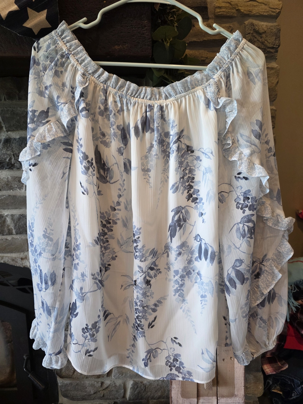 NWOT White House Black Market White and Blue Floral Off-Shoulder SIZE LARGE